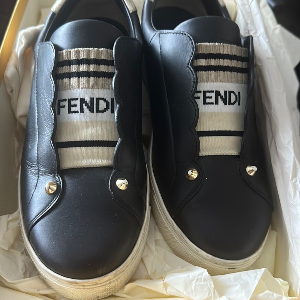 Women’s sneaker